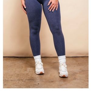 Ptula Bare leggings size Small - Blueberry 23”